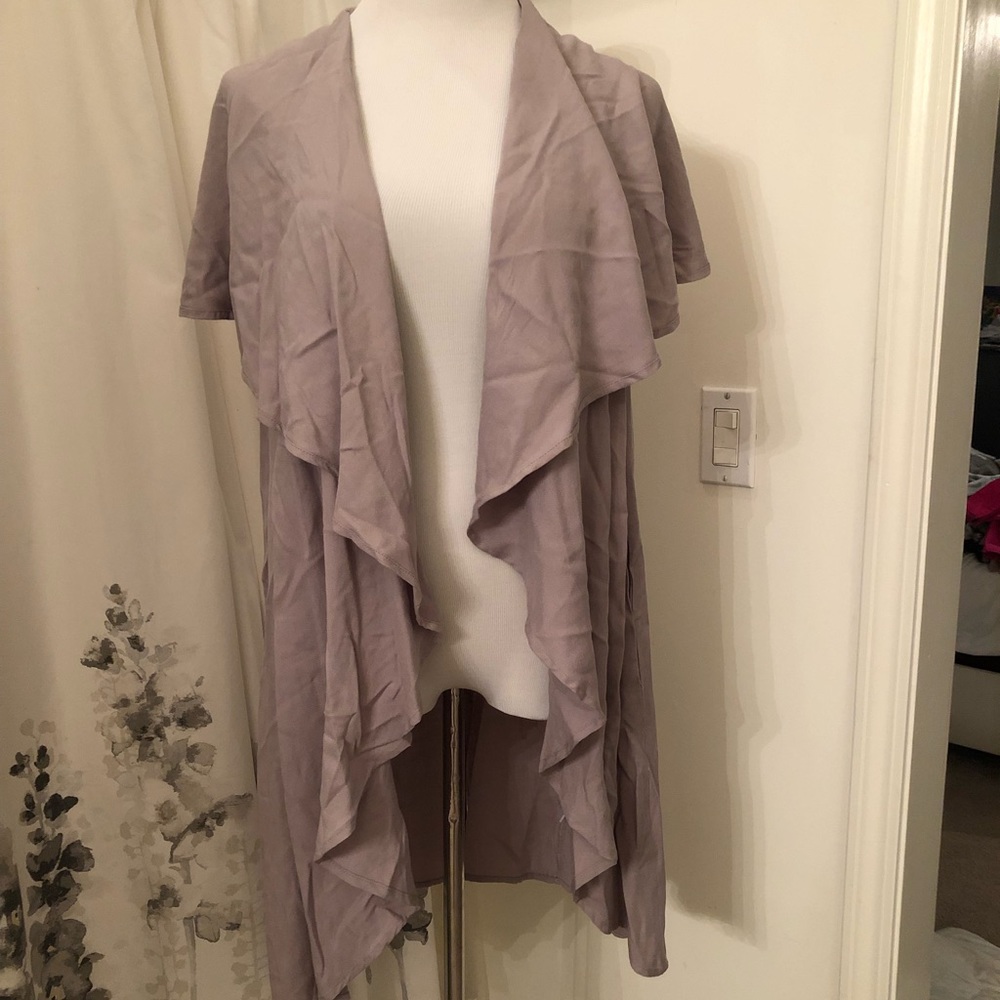 Ruffle vest